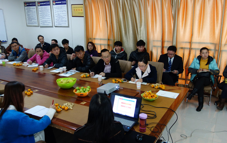 天度第四屆客戶沙龍及網(wǎng)絡(luò)營銷分享會于2013年10月23日舉行，30余家客戶參加了本次沙龍和講座，并給予高度贊許和認(rèn)可。事實(shí)證明，天度在不斷強(qiáng)化產(chǎn)品和服務(wù)品質(zhì)的同時，我們還持續(xù)不斷加強(qiáng)對客戶網(wǎng)站運(yùn)營和營銷推廣上的支持。選擇天度，就是選擇了一條通往新媒體營銷和電子商務(wù)的捷徑。