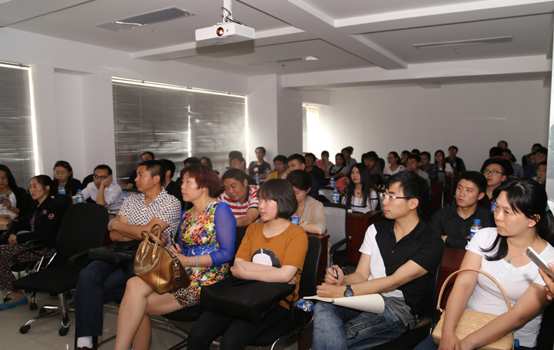 2015年4月18日，云南天度集團(tuán)天貓?zhí)詫氝\(yùn)營沙龍在云紡國際商廈A座18樓舉行，全國知名淘寶運(yùn)營人士現(xiàn)場進(jìn)行了分享和講解，數(shù)十名淘寶及天貓店主參加了本次沙龍，場面異?；鸨?，連走廊都坐滿了人